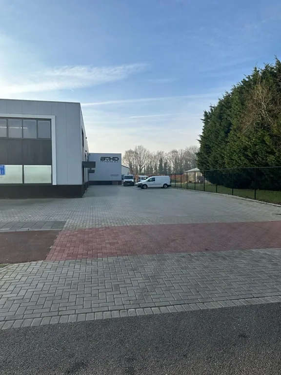 Laatste afslag naar de ingang van Power-Performance